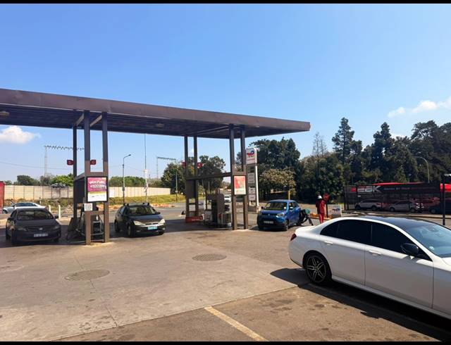 2,850M² SERVICE STATION FOR SALE IN LA ROCHELLE